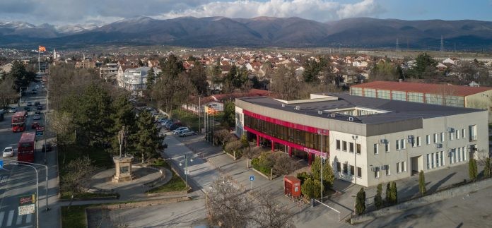 Вработени во општина Бутел се заканувале на раководител