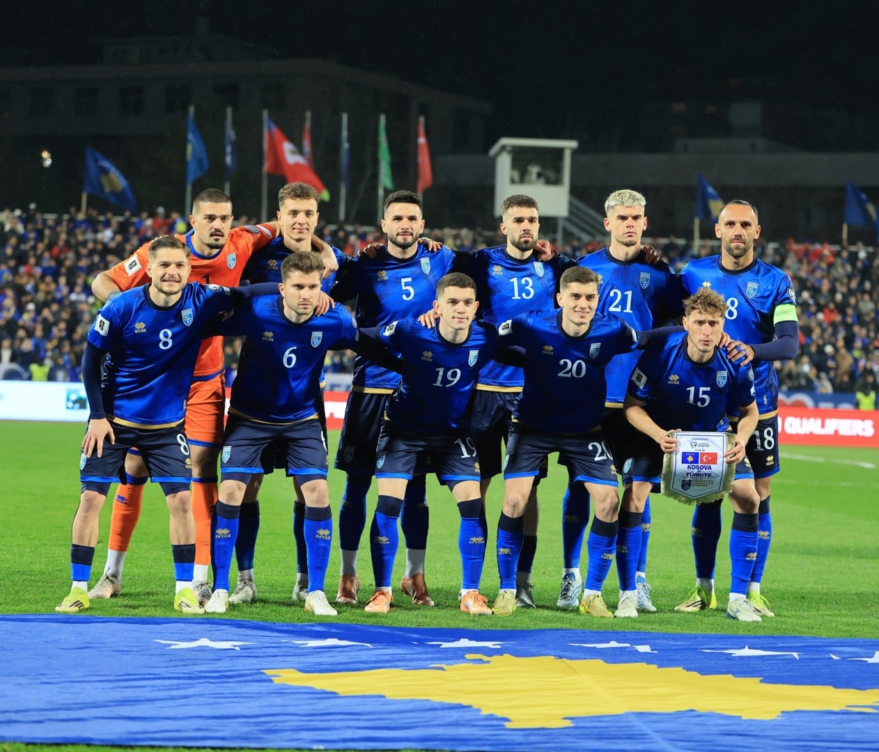 Не е мирно ниту во Приштина…навивачите го товарат Муриќи за предавство, тој возврати жестоко