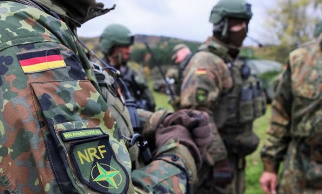 Началникот на германските вооружени сили бара сите млади мажи да бидат проценети за воена служба