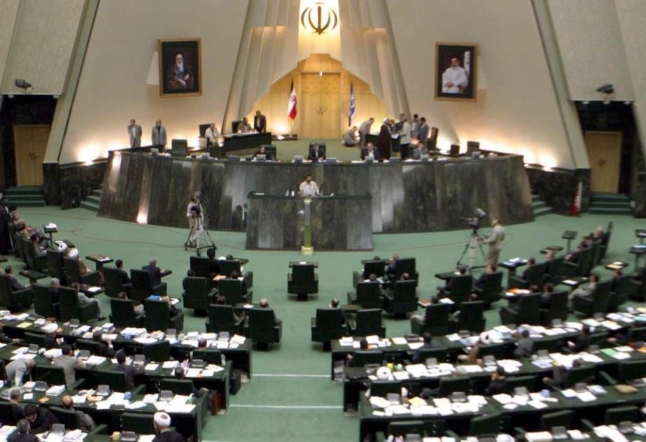 Иранскиот парламент подготвува закон за наплата за премин низ Ормуска Теснина