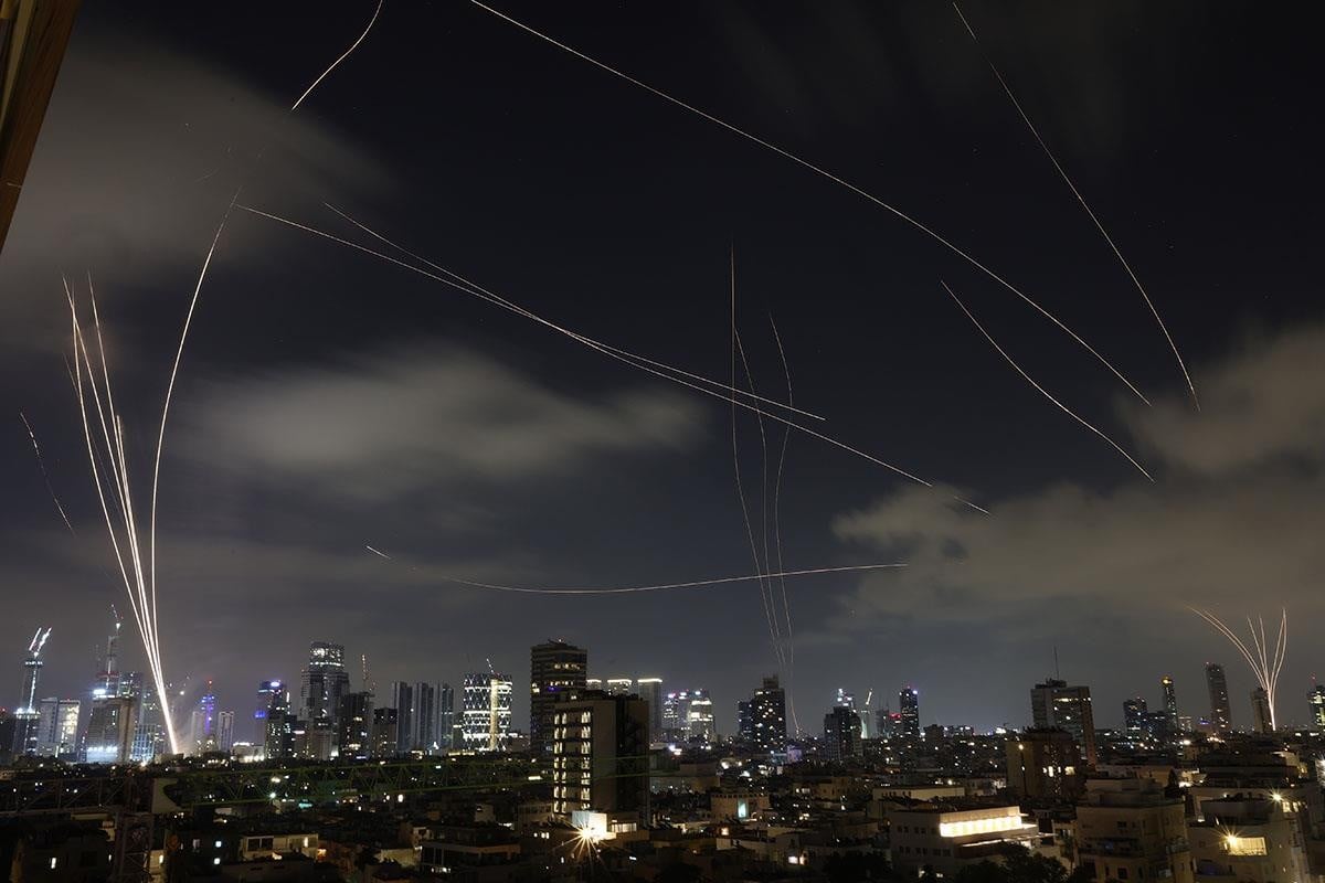 Нови израелски напади врз Бејрут, од јужен Либан истрелани седум ракети врз Израел