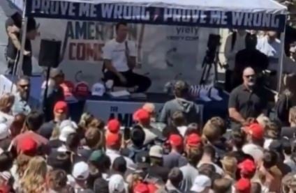 Вознемирувачко видео: Застрелан влијателниот сојузник на Трамп, Чарли Кирк