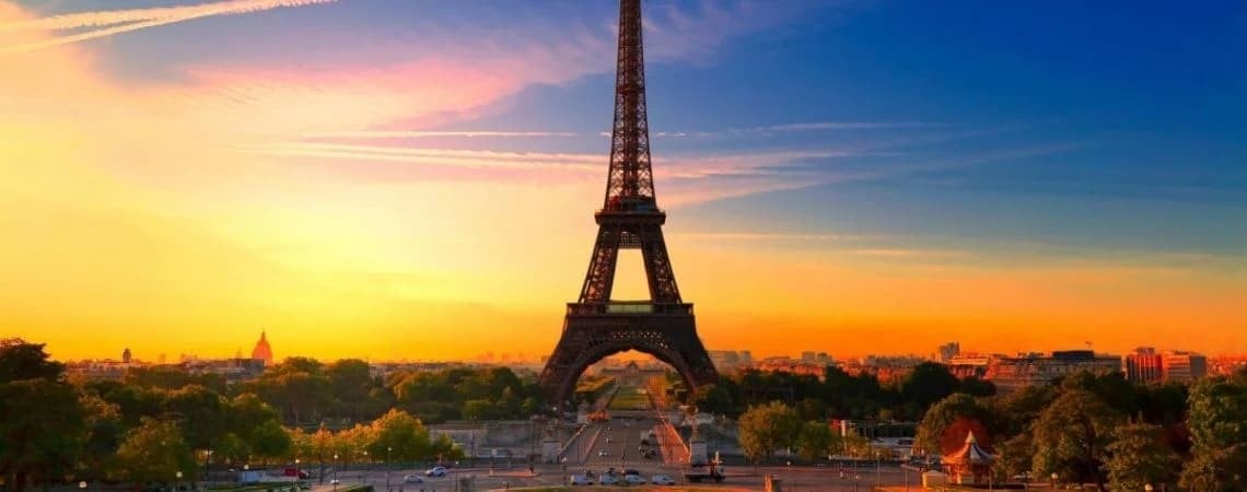 Francoske oblasti pred novoletnimi praznovanji poostrile varnostne ukrepe zaradi terorističnih groženj