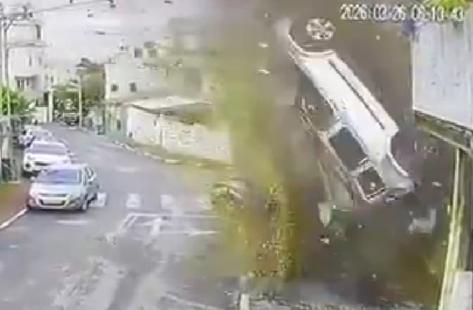 Снимен е напад во израелски град- автомобил лета во воздух (ВИДЕО)