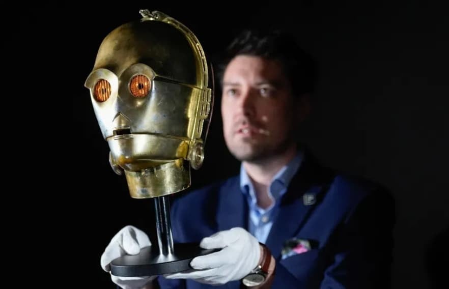 Главата на познатиот робот од „Војна на ѕвездите“ е продадена на аукција- достигна неверојатна цена