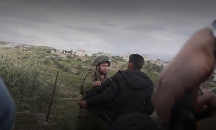 Израелски војници приведоа екипа на CNN, која известувала за нападот врз Палестинците (ВИДЕО)