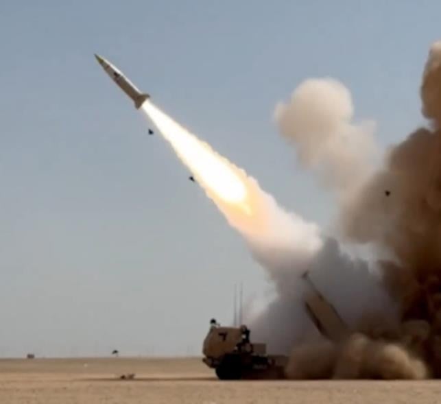 Иран ги таргетира Израел и земјите од Персискиот Залив, пријавени експлозии и во близина на Техеран и Исфахан