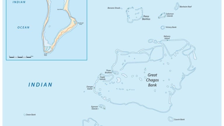 Велика Британија го суспендира планот за предавање на островите Чагос поради противење на САД