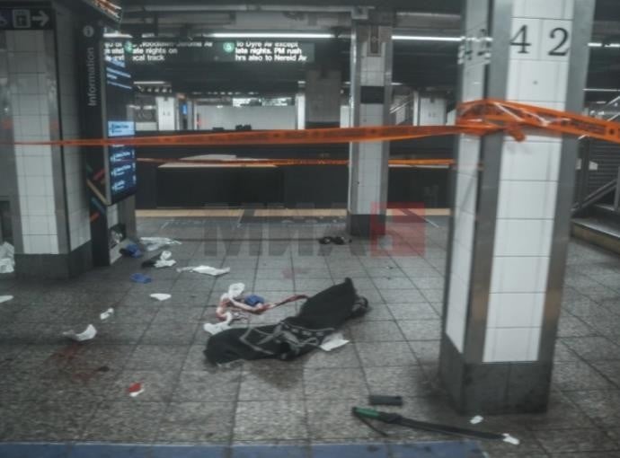 Полицијата во Њујорк застрела маж кој со мачета нападна патници во метрото