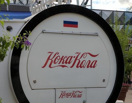 Иако се повлече од пазарот, „Кока-кола“ го регистрираше својот бренд во Русија