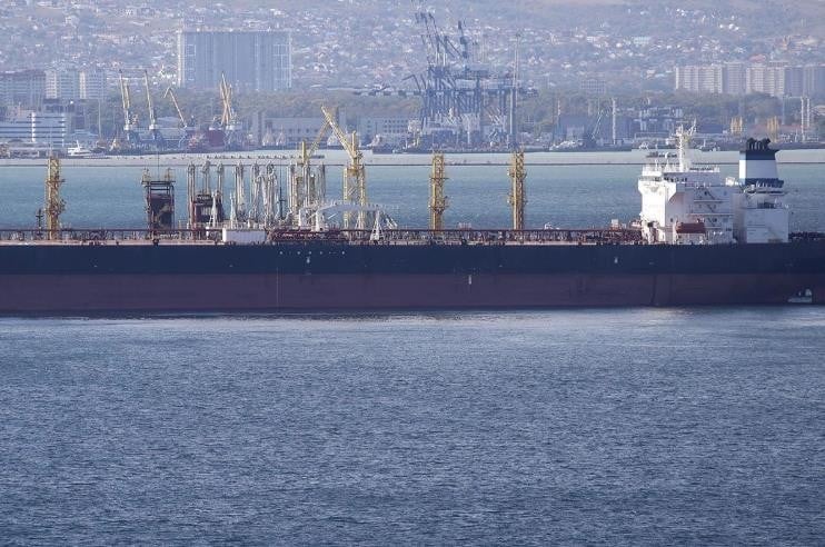 Трамп: САД веднаш ќе забрани влез и излез во теснецот на секој брод што му платил на Иран