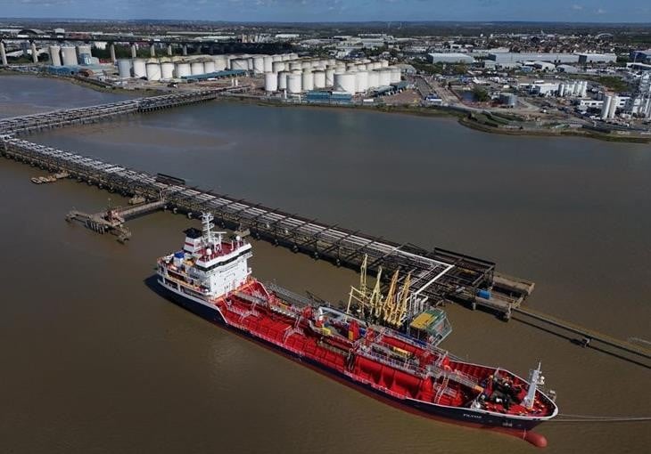 Цените на нафтата паѓаат по примирјето меѓу Израел и Либан и најавата на Трамп за можен крај на војната во Иран