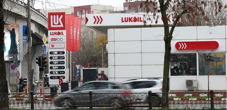 САД повторно ги одложија санкциите кон „Лукоил“