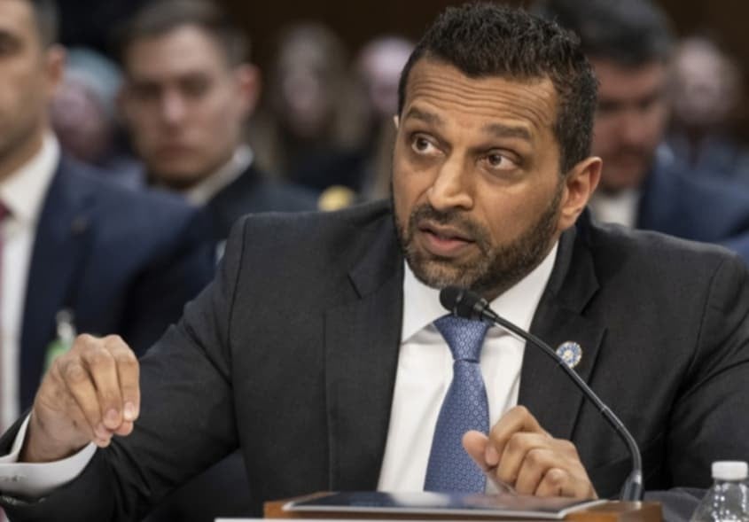 Шефот на ФБИ се заканува со тужба на списание, кое објавило дека е често пијан