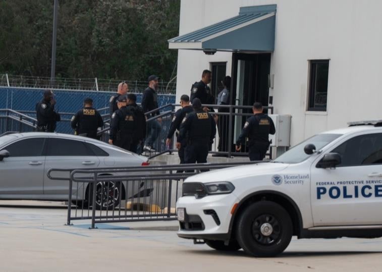 Двајца тинејџери се убиени, а петмина ранети откако планирана тепачка меѓу млади прераснала во престрелка во парк во Северна Каролина