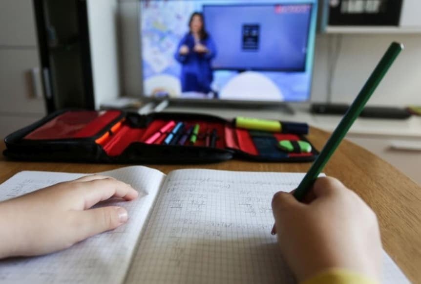 УНЕСКО: Девојчињата повторно заостануваат зад момчињата во математика- тоа не е добро