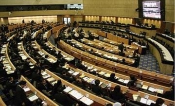 Тајландскиот Врховен суд прифати постапки против 44 политичари од опозицијата обвинети за навреди на Монархијата