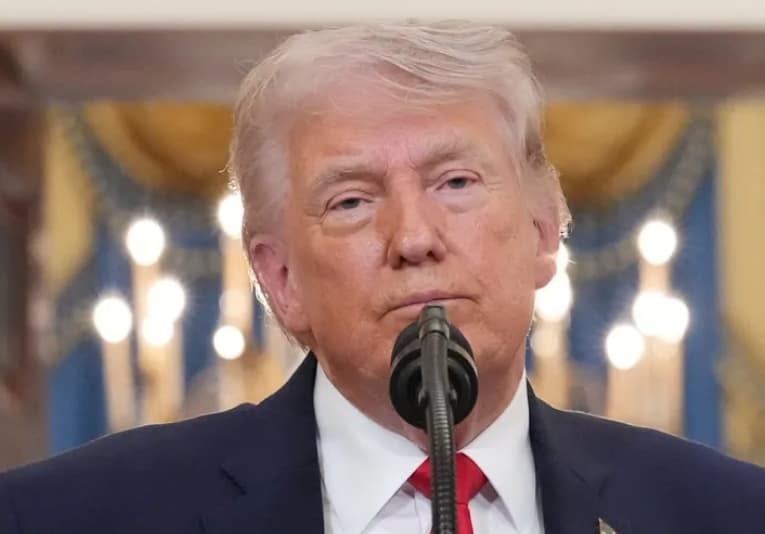 Трамп ненадејно ги откажа нападите врз Иран, што ги најави за утре