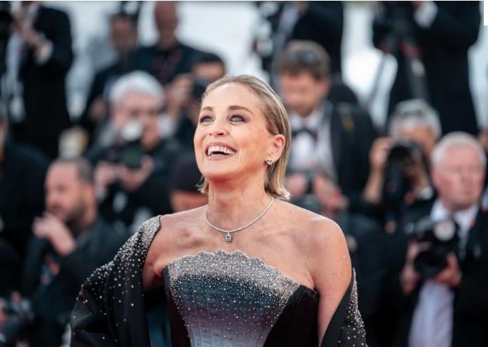 Фото: Елегантната Шерон Стоун воодушеви во Кан