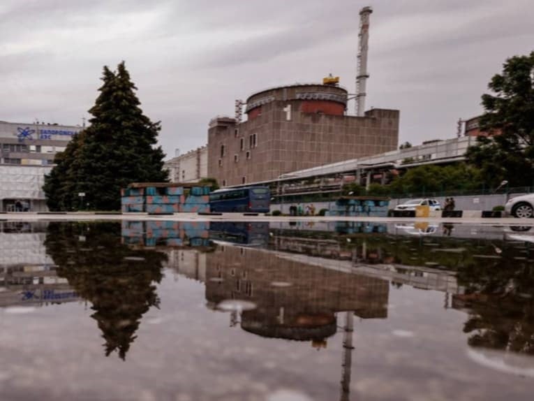 Русија ја обвинува Украина за напад врз нуклеарната централа, Киев одговори