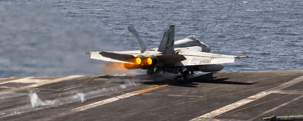 Американскиот „F/A-18“ неутрализираше ирански танк