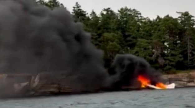 Хидроавион падна во море и се запали во Вашингтон (ВИДЕО)