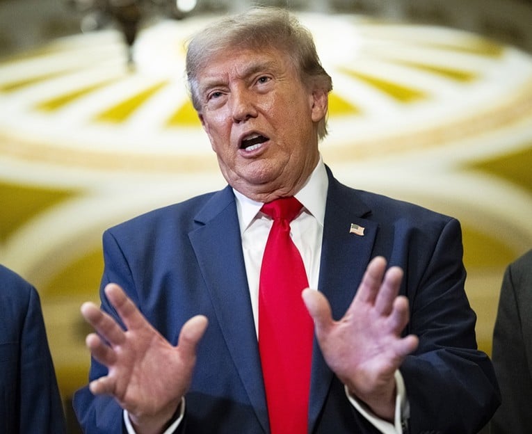 Трамп ги прекина нападите врз Иран