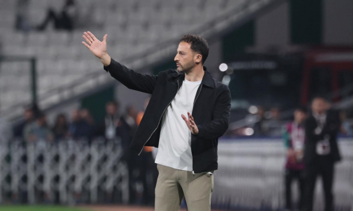 Фенербахче со “шут-карта“ за тренерот Тедеско!