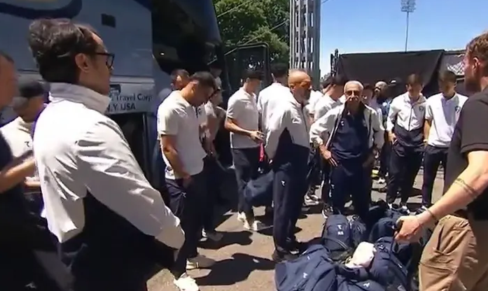 Срамни сцени: Кој ли им даде на САД да бидат домаќ