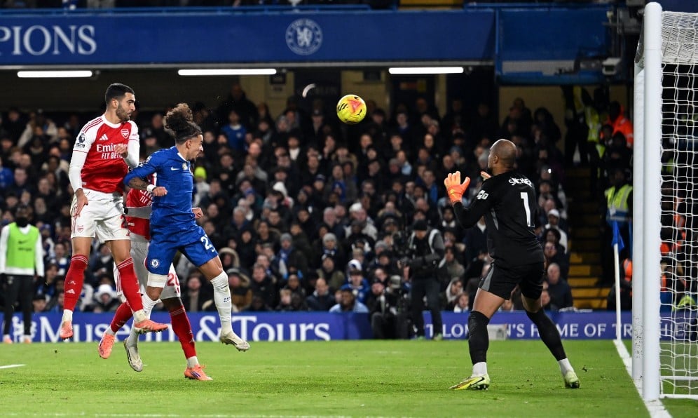 Арсенал не можеше да победи на „Стемфорд Бриџ“ и со играч повеќе (ВИДЕО)