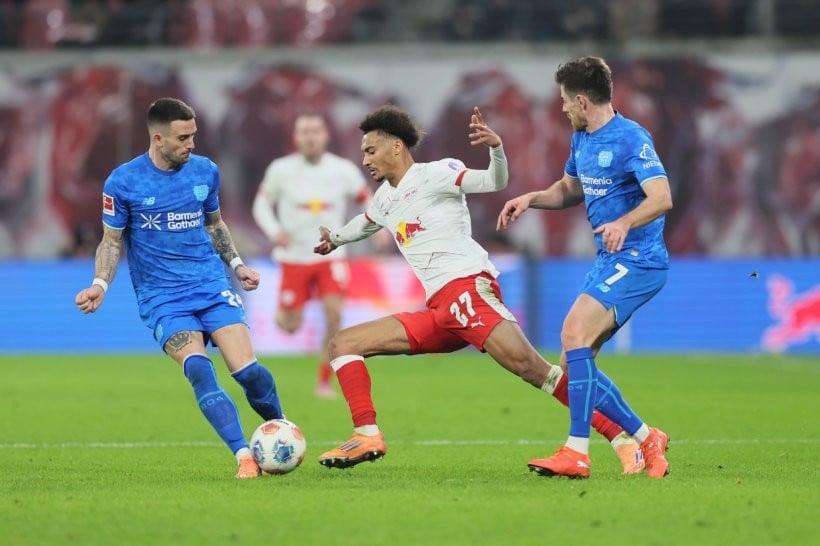 Баер (Л) му го нанесе првиот пораз на Лајпциг на одмашен терен