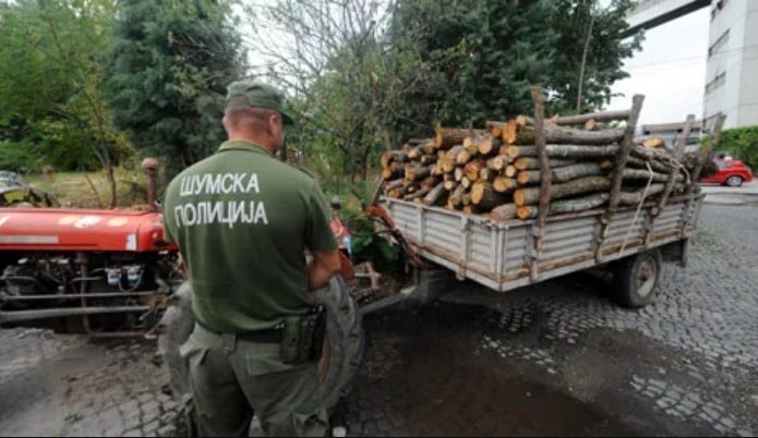 Нападнати и повредени шумски полицајци