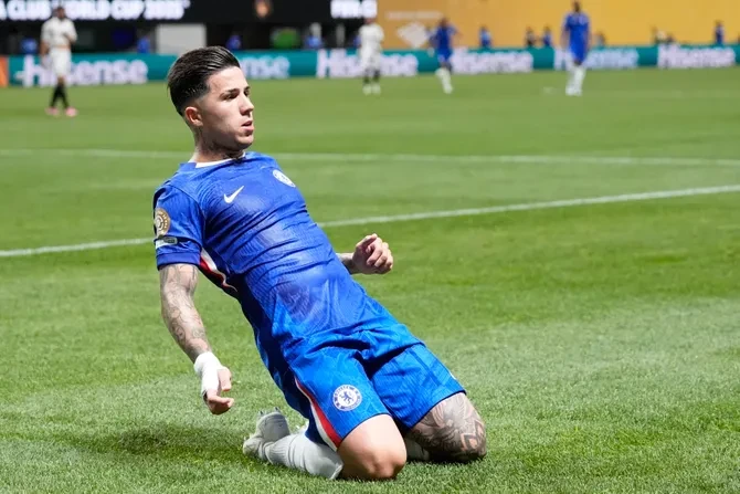 Челзи го суспендираше Енцо Фернандез поради изјавите во јавноста