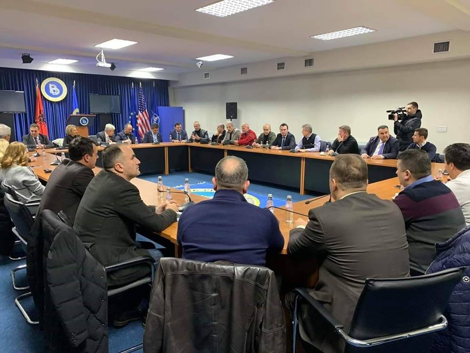 783425-chair-i-saraj-go-bojkotiraat-sostanokot-na-dui-prichina-poziciite-na-grubi-i-osmani