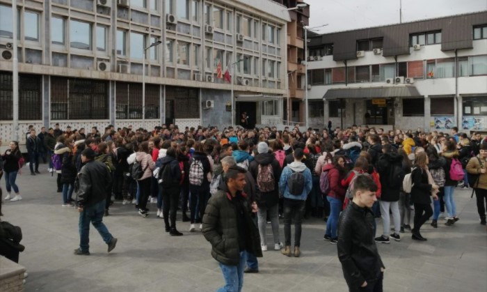 783477-protesti-ili-bojkot-srednoshkolcite-se-mobiliziraat-protiv-nachinot-na-nastava