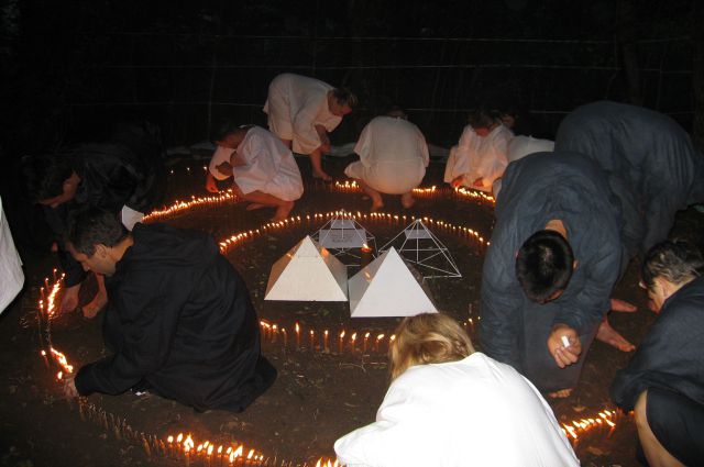 784335-shto-pravat-sektite-na-balkanot-ritualite-se-morbidni-se-pie-krv