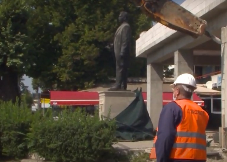 787224-urnat-del-od-divogradbata-kaj-mavrovka-video