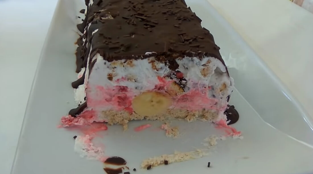 787242-sladoled-torta-so-malini-i-chokochado-podgotvena-za-10-minuti
