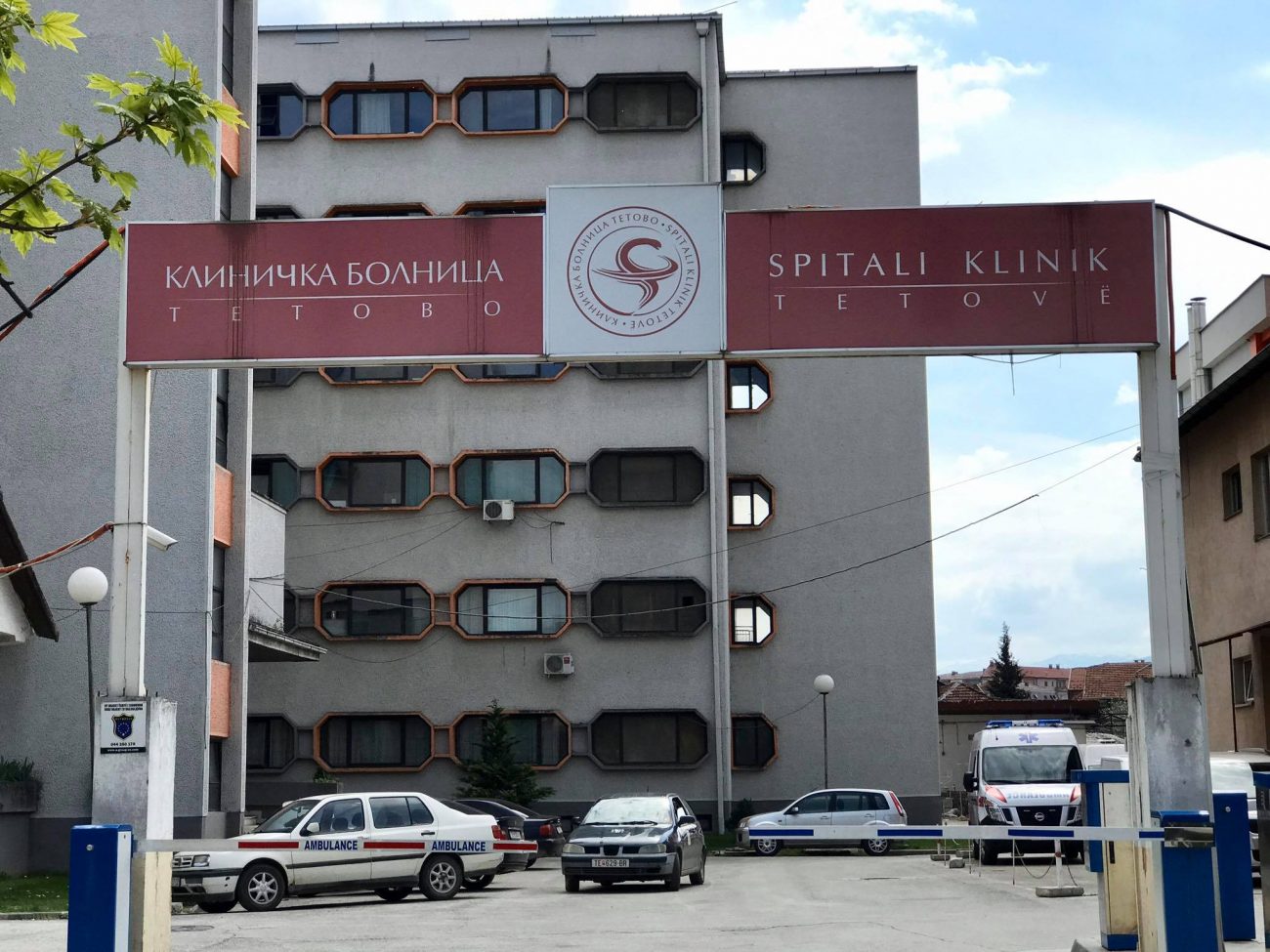 787430-braka-napravile-khaos-vo-tetovskata-bolnica-pa-gi-napadnale-policajcite-koi-doshle-da-gi