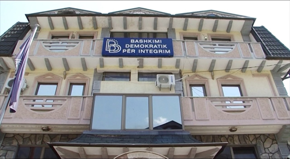 789659-vrie-vo-dui-vo-tetovo