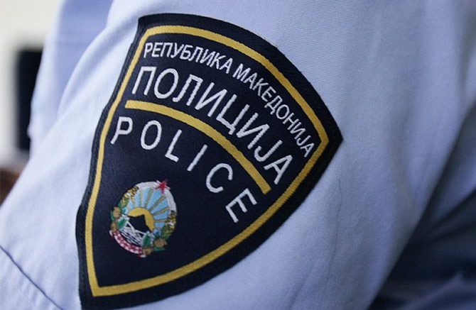 792652-pretresi-vo-lojane-i-vaksince-privedeni-3-lica