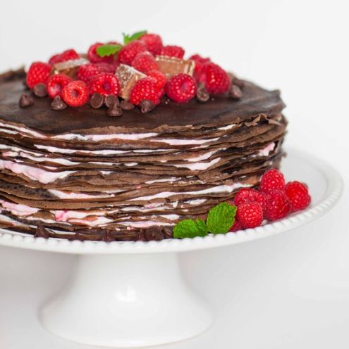 798898-izraduvaj-gi-drugite-no-i-sebe-chokoladna-torta-so-malini