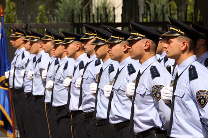 803841-se-bara-vrakane-na-profesionalizmot-policajcite-deneska-izlguvaat-na-protest
