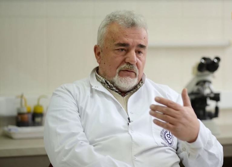 803867-d-r-panovski-na-chovek-treba-da-mu-fali-neshto-za-da-nosi-maska-na-planina