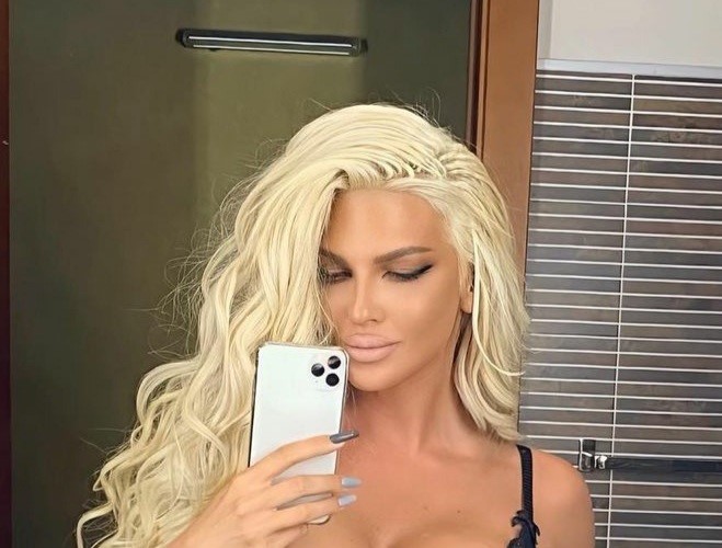 807553-jaka-utrinska-migrena-so-seksualen-presvrt-karleusha-odnovo-vo-akcija-foto
