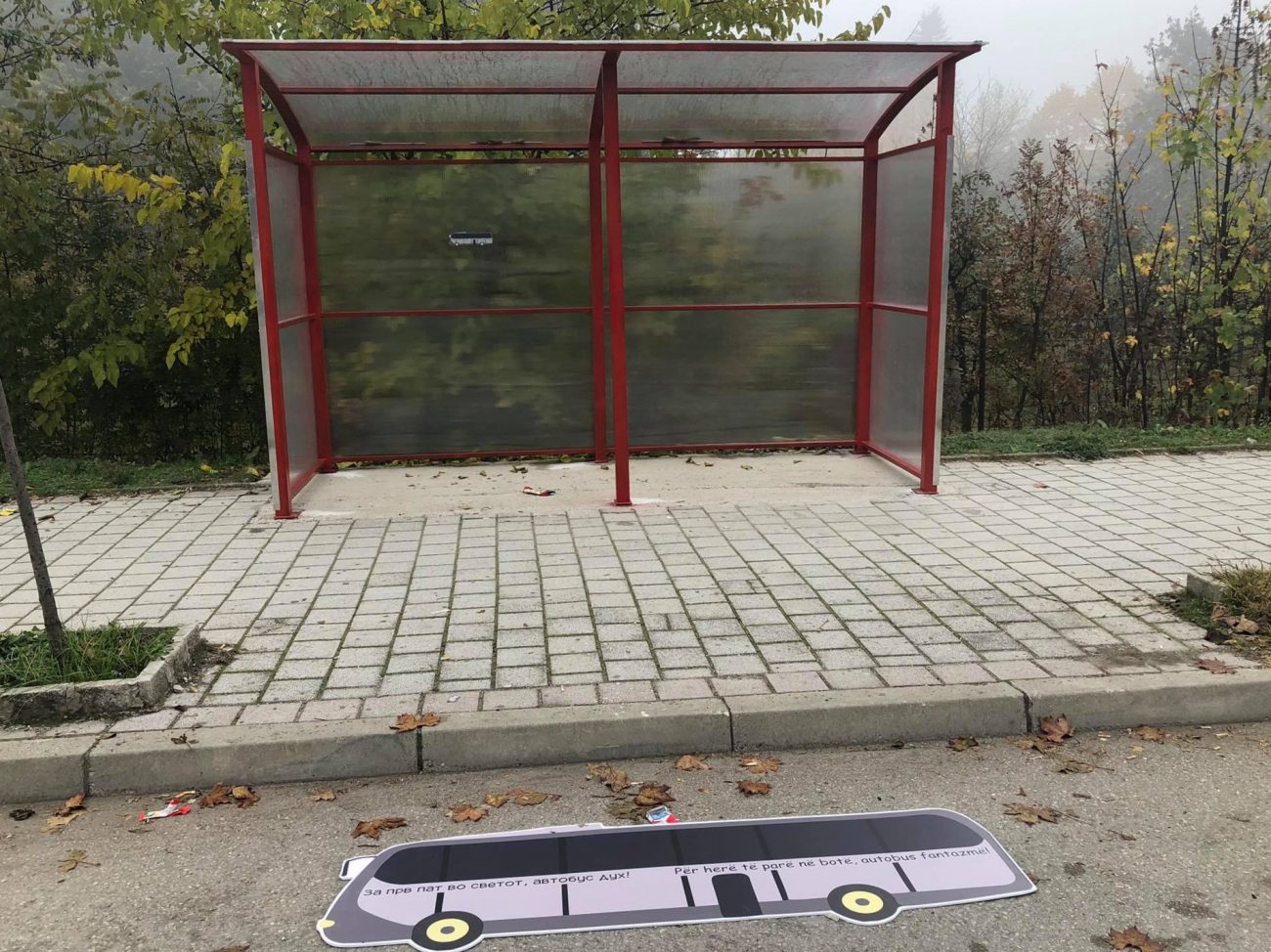 808627-fantomski-avtobusi-postaveni-od-mladi-aktivisti-vo-tetovo-se-nadevame-deka-ke-posluzhat