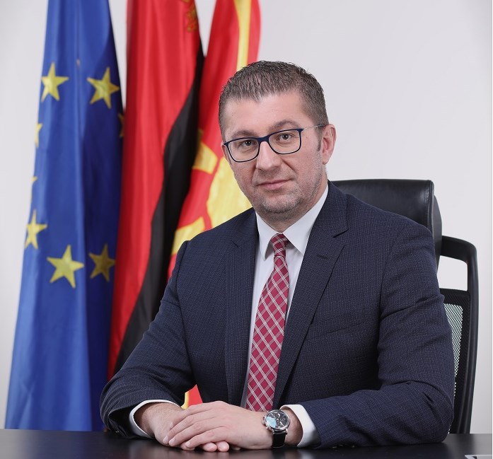 809423-vo-zhivo-obrakane-na-khristijan-mickoski