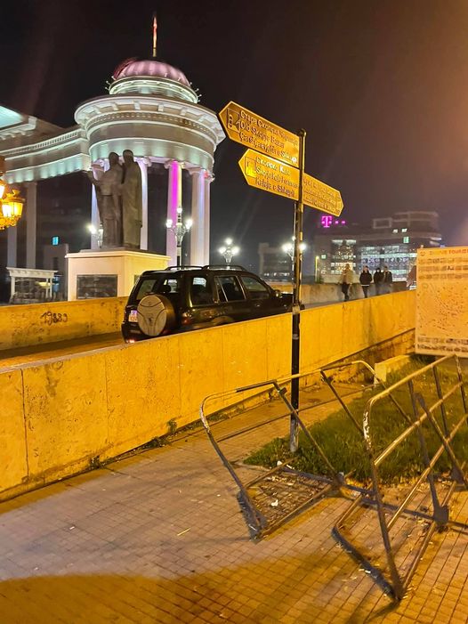 810585-i-ova-se-sluchuva-vo-skopje-si-go-parkiral-dipot-na-kameni-most