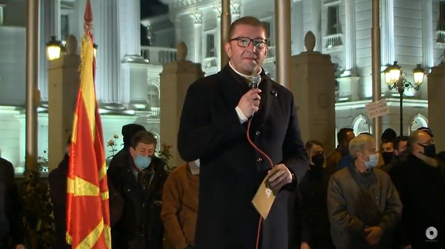 813325-mickoski-zaev-javno-da-se-izvini-za-navredite-kon-makedonskite-gragani-predci-i-kheroi-foto
