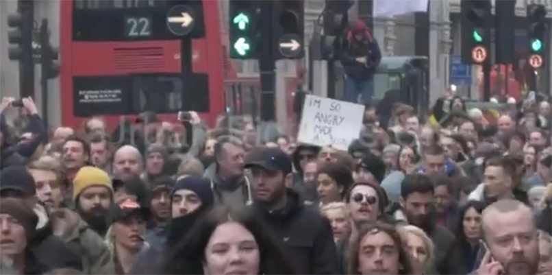 814068-khaos-vo-london-graganite-na-ulica-protiv-karantin-i-vakcini-155-uapseni-video